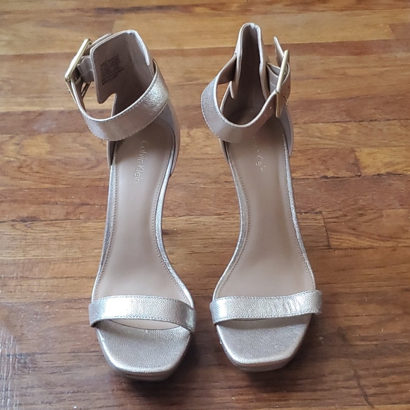 Calvin Klein Metallic Platform Sandal - Picture 9 of 9